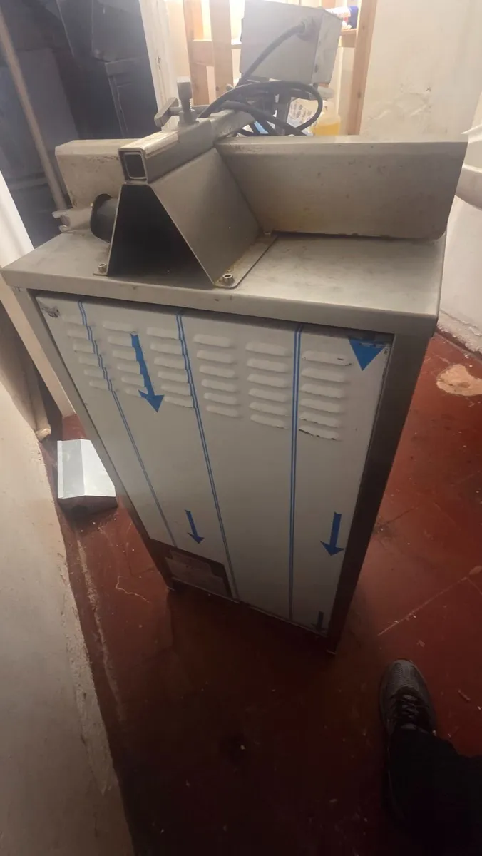Restaurant and Grocery equipment, Pizza oven, gril - Image 2