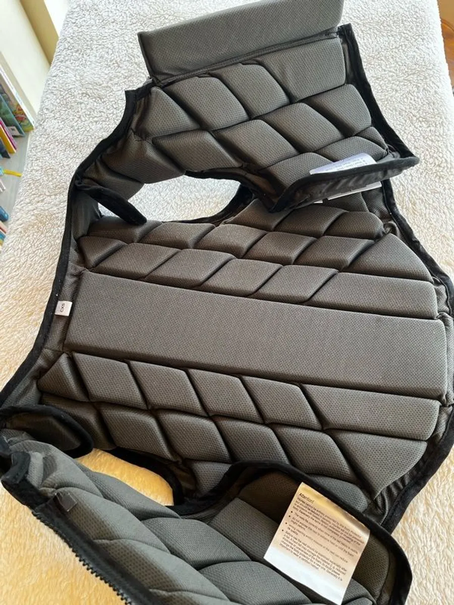 Child's pony / horse riding protector. - Image 2