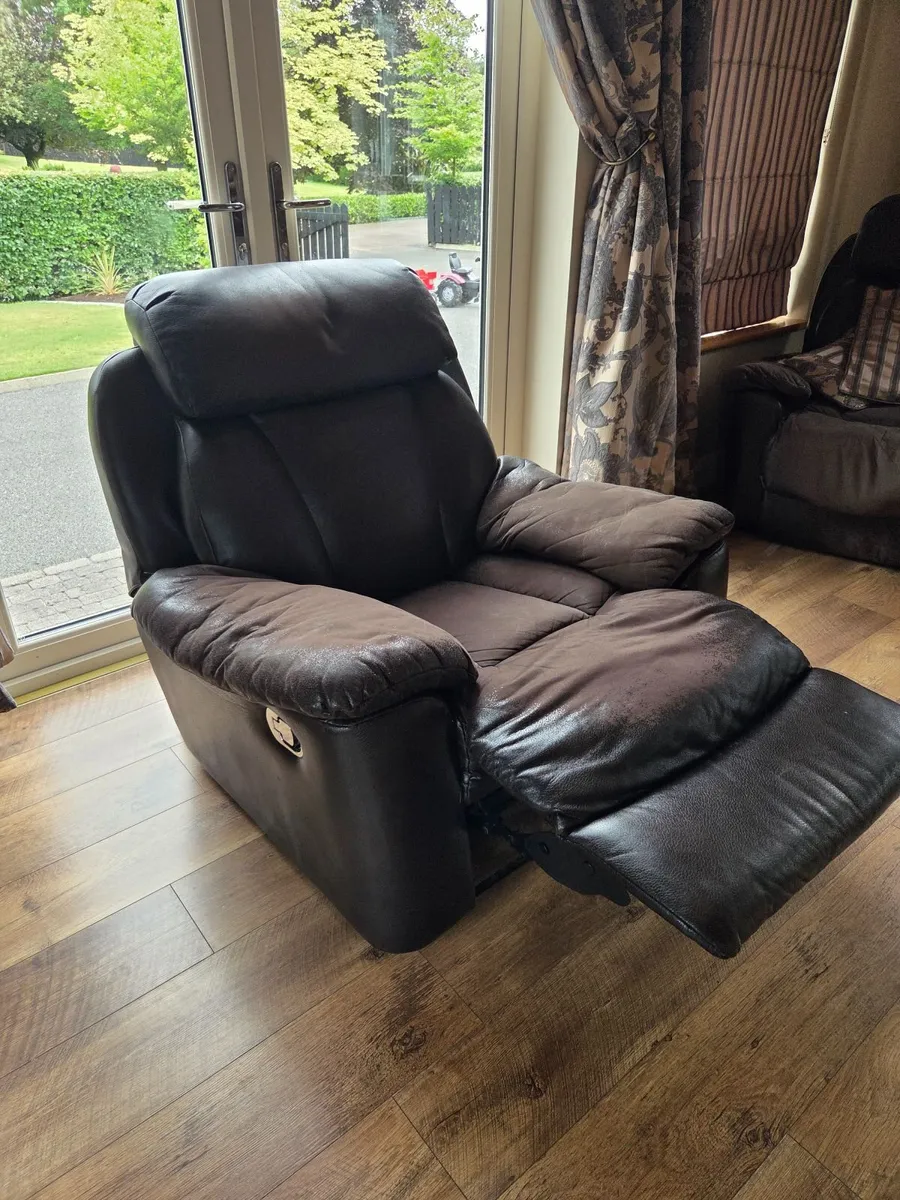 Recliner Chair - Image 1