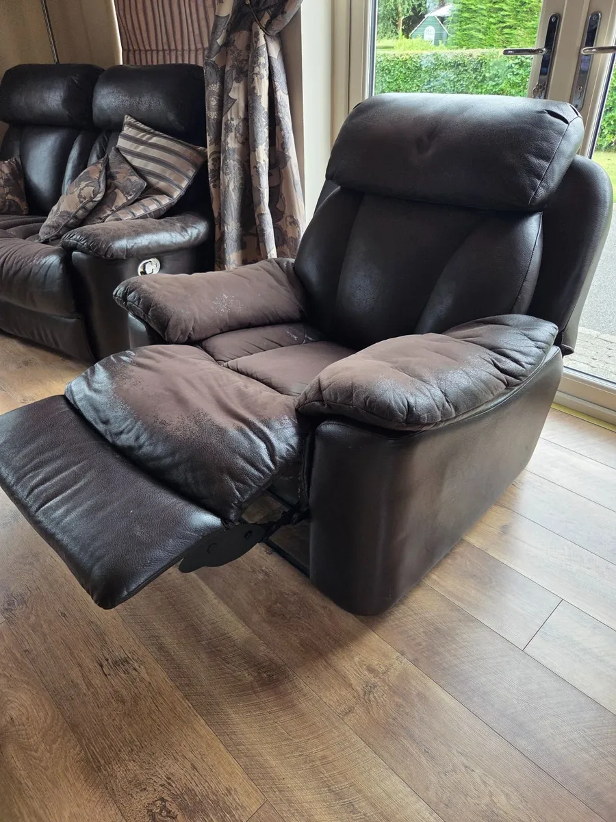 Recliner Chair - Image 3