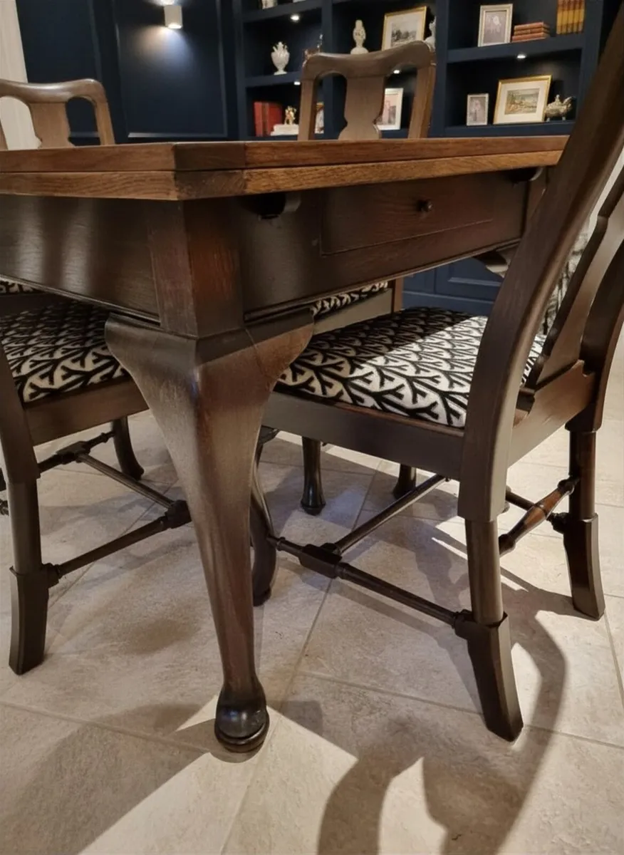 Stunning Extendable Table & 4 Chairs...€795 - Image 2