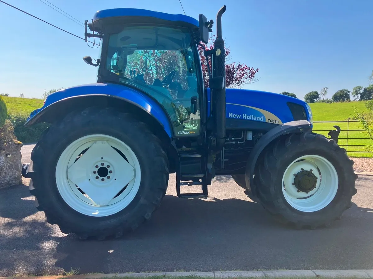 2012 NEW HOLLAND T 6070 4WD - Image 2