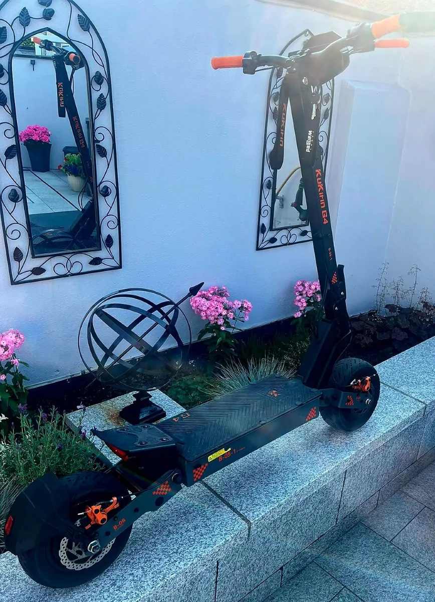 Kukirin Scooter in Excellent condition G4 - Image 1