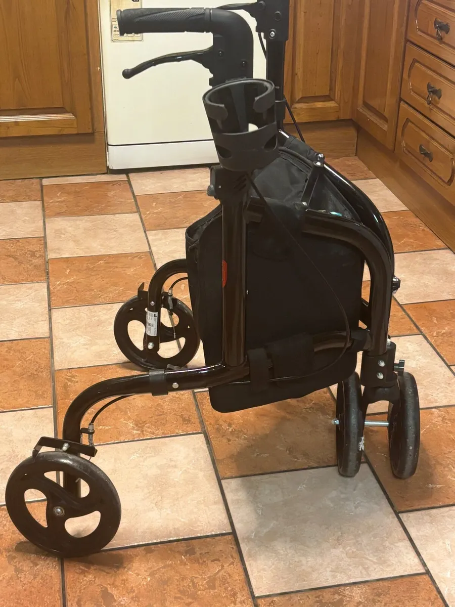 Helavo 3 wheel Mobility Rollator - Image 1