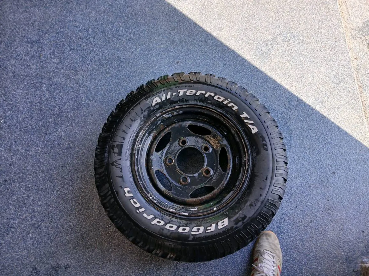 Landrover Defender 16" wheel and BFG tyre - Image 1