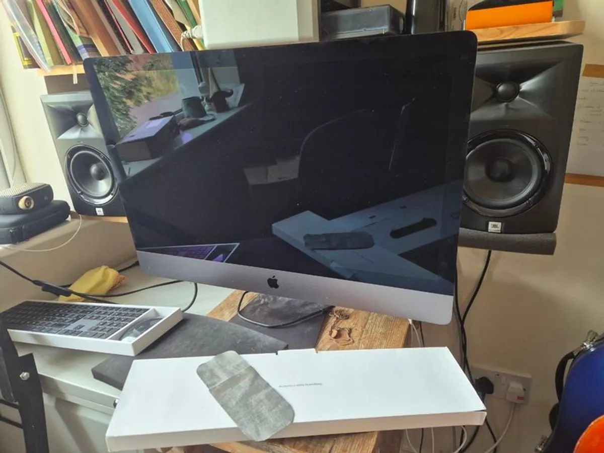 iMac Pro 27" 5k Display 32gb Ram 1tb Ssd in Box - Image 1