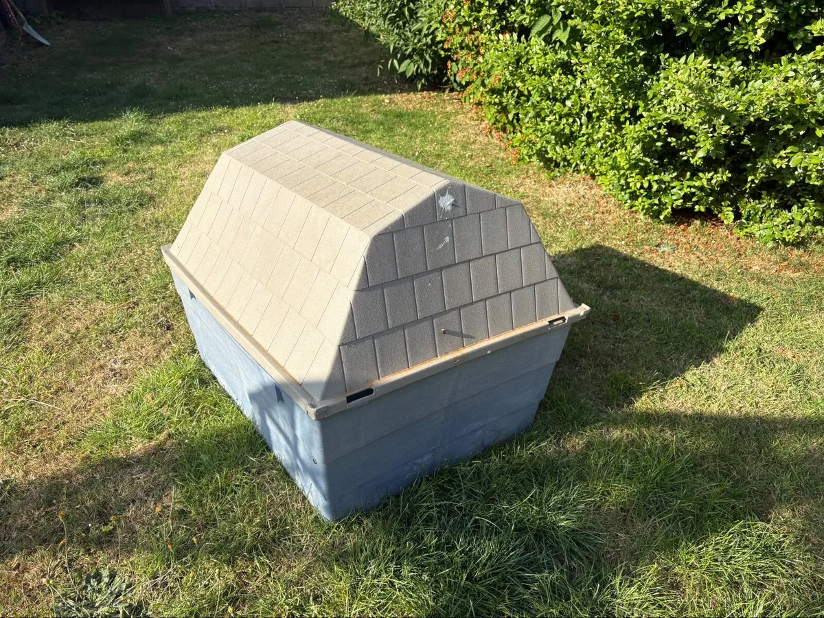 Dog house - Image 1