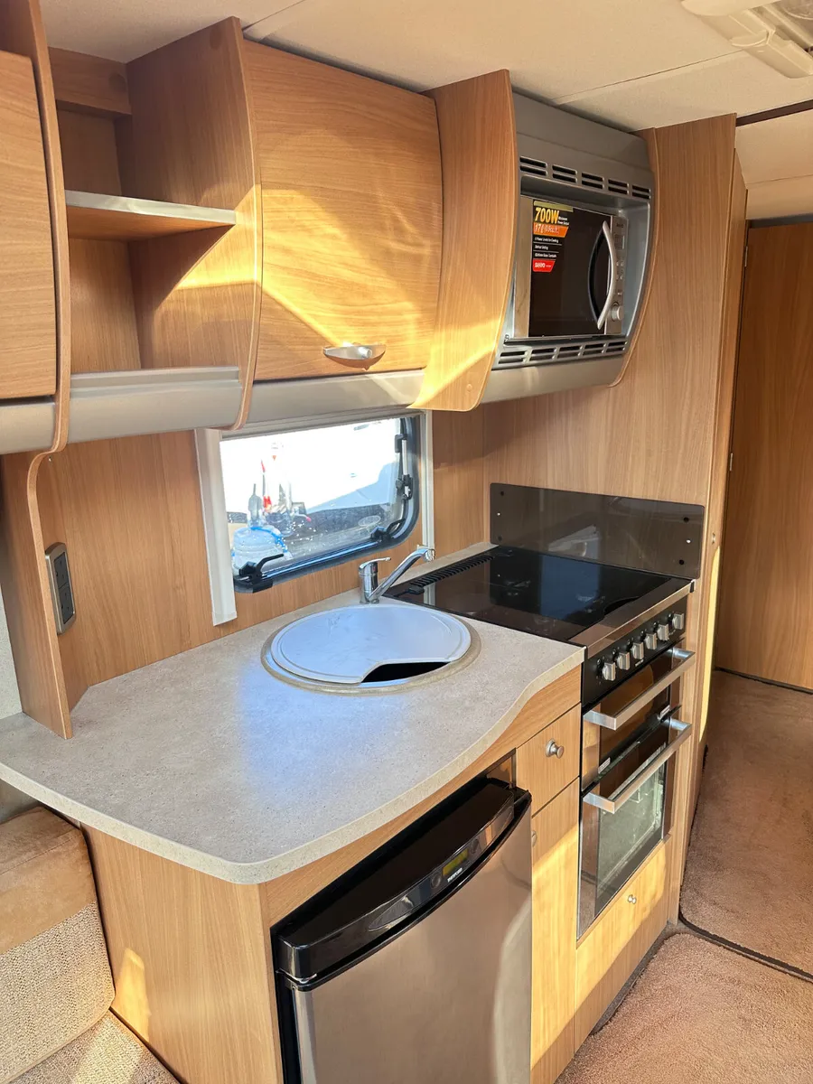✨BARGAIN SWIFT CORNICHE 4 BERTH✨ - Image 4