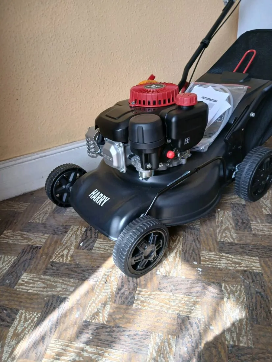 Brand new Harry midi lawnmower 43 cm cut - Image 2