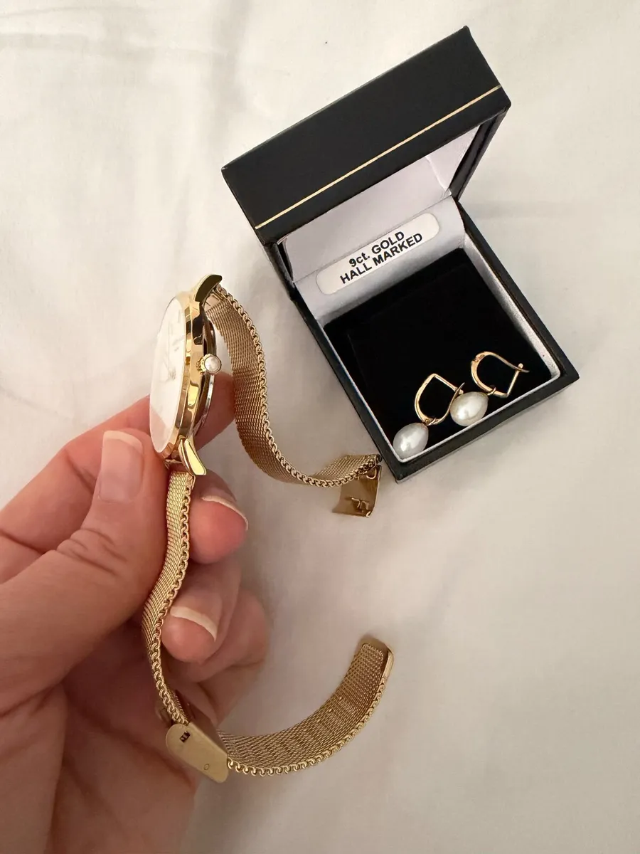 9ct gold freshwater pearl earrings and watch - Image 2