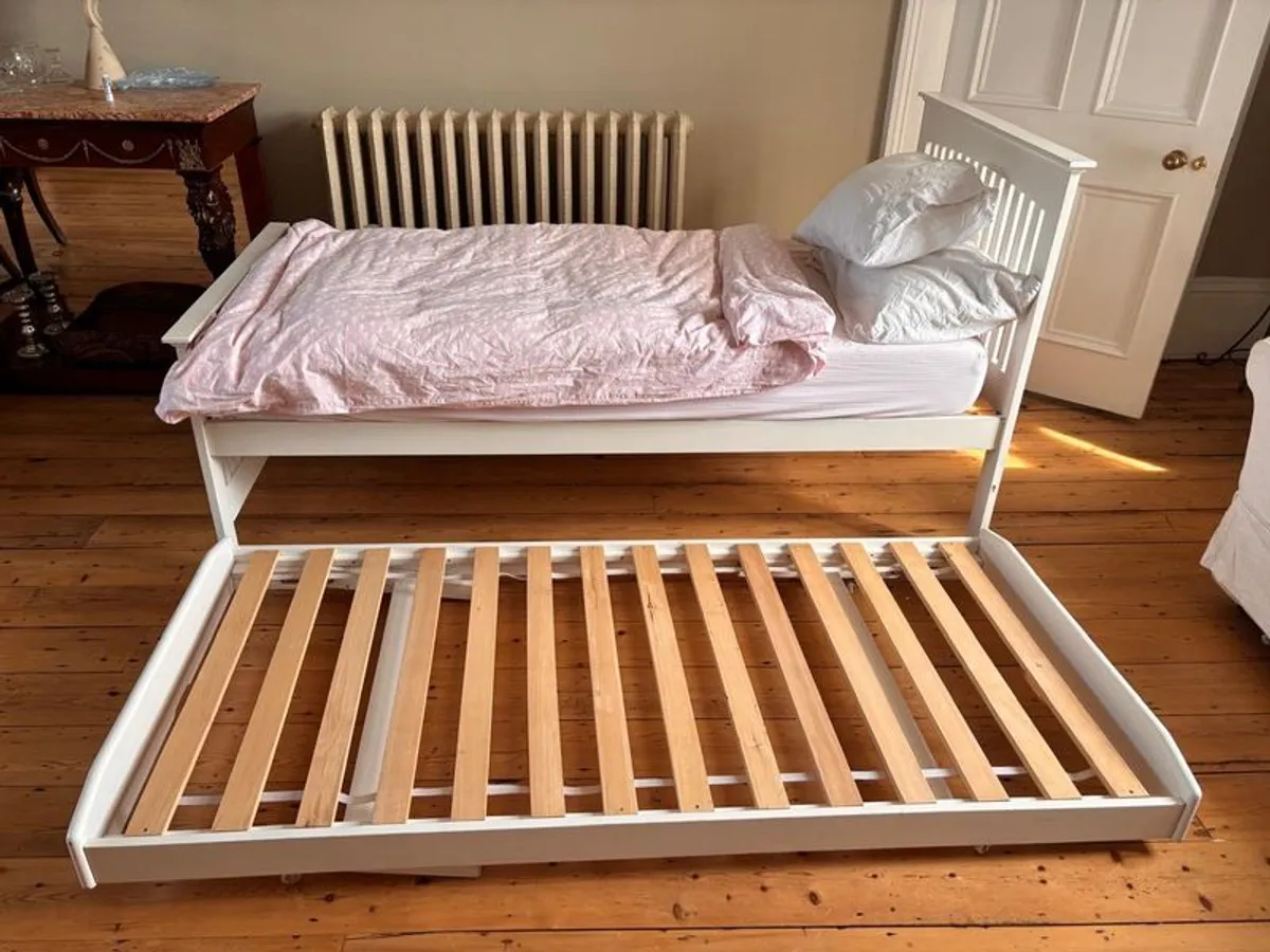Single bed frame with guest bed - Image 2