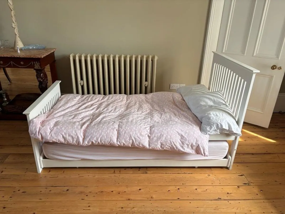 Single bed frame with guest bed - Image 3