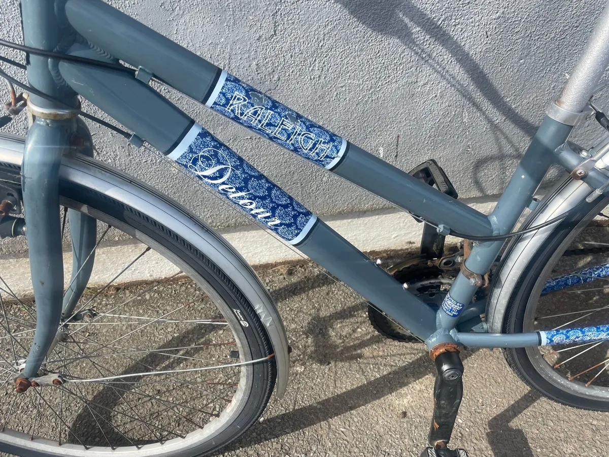Beautiful Raleigh women’s bike - Image 1