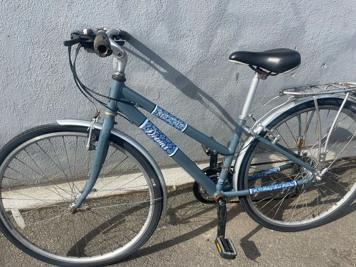 Beautiful Raleigh women’s bike - Image 2