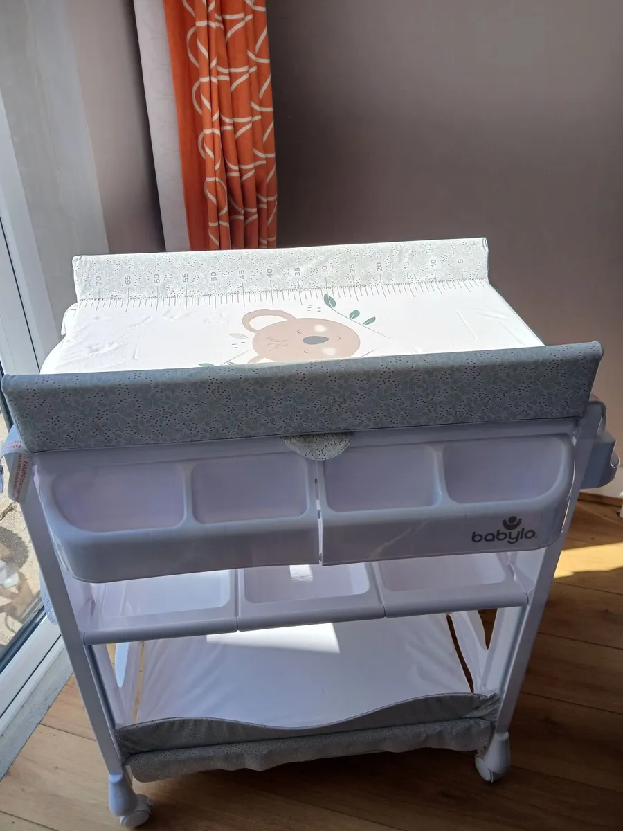 Babylo changing table - Image 1