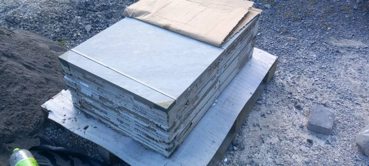 Liscannor cladding plus other material - Image 2