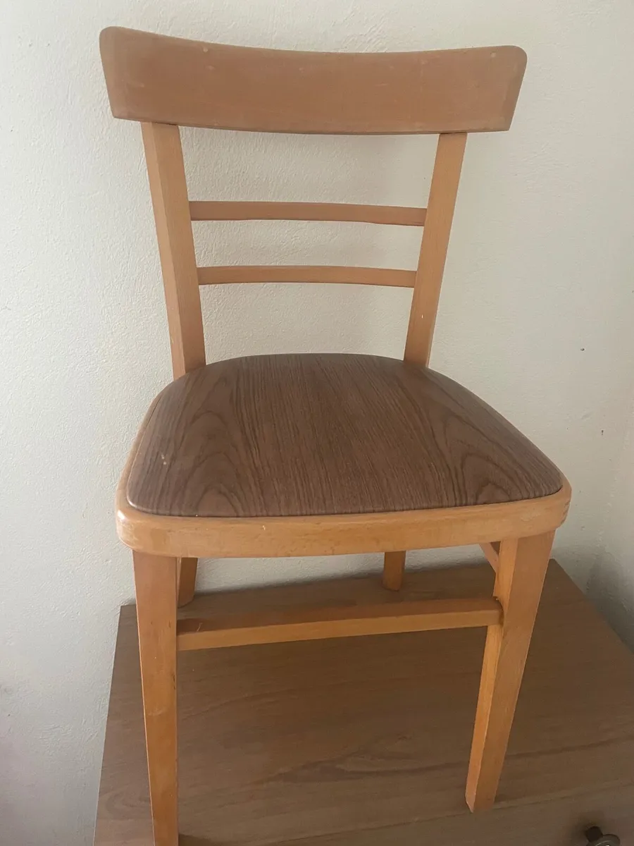 Table and chairs - Image 2