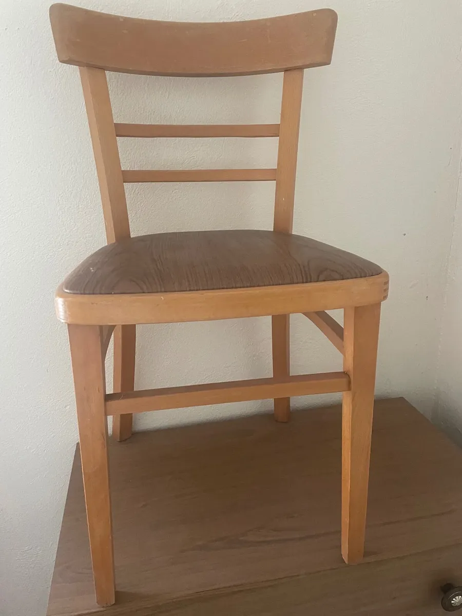 Table and chairs - Image 3