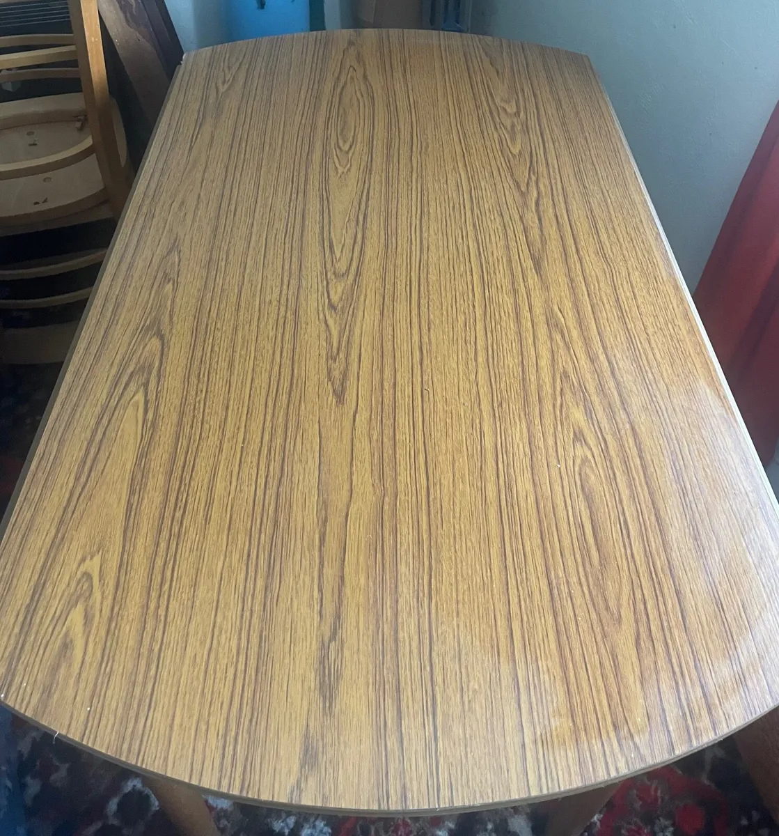 Table and chairs - Image 4