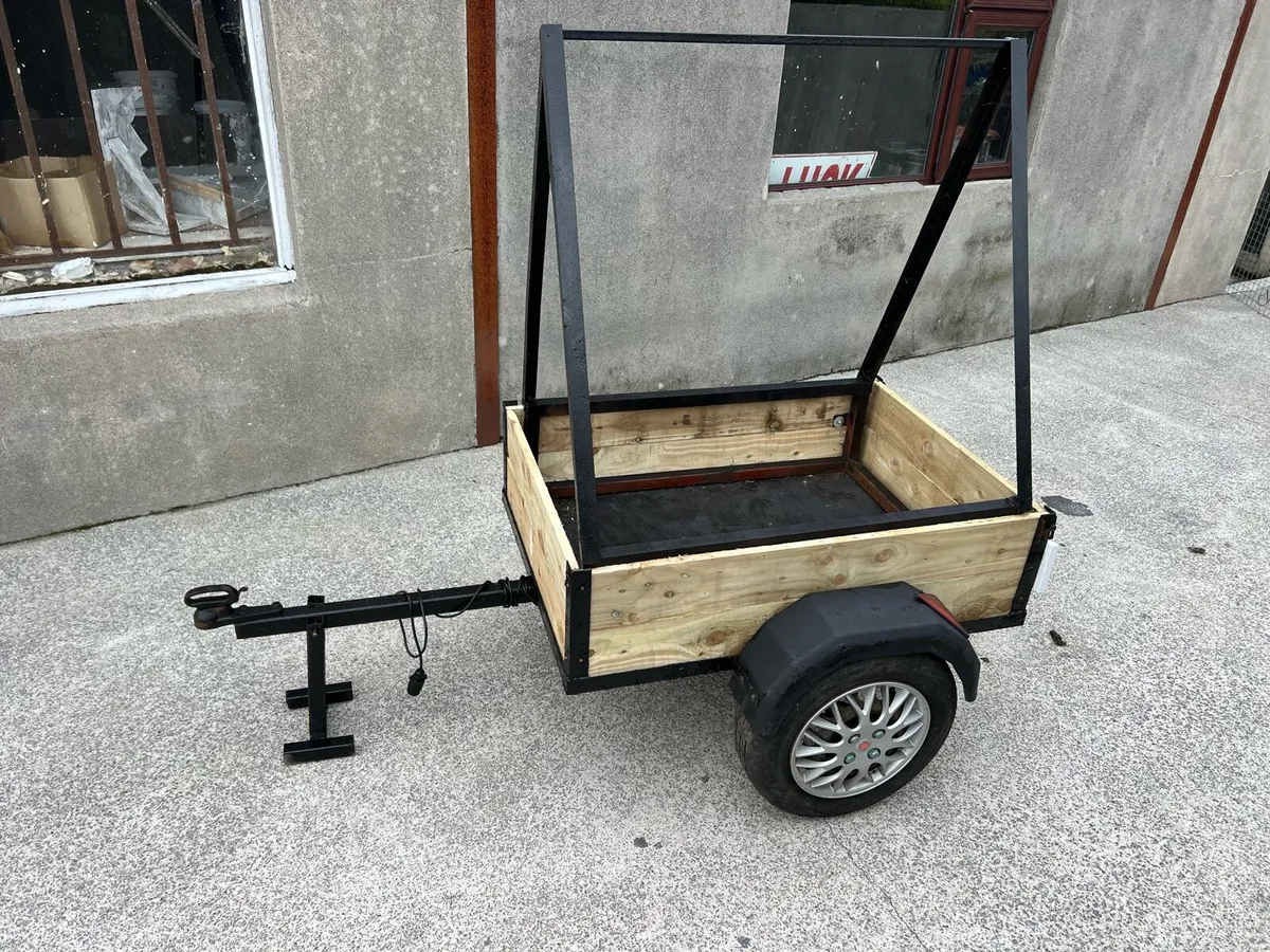 Advertising trailer - Image 1