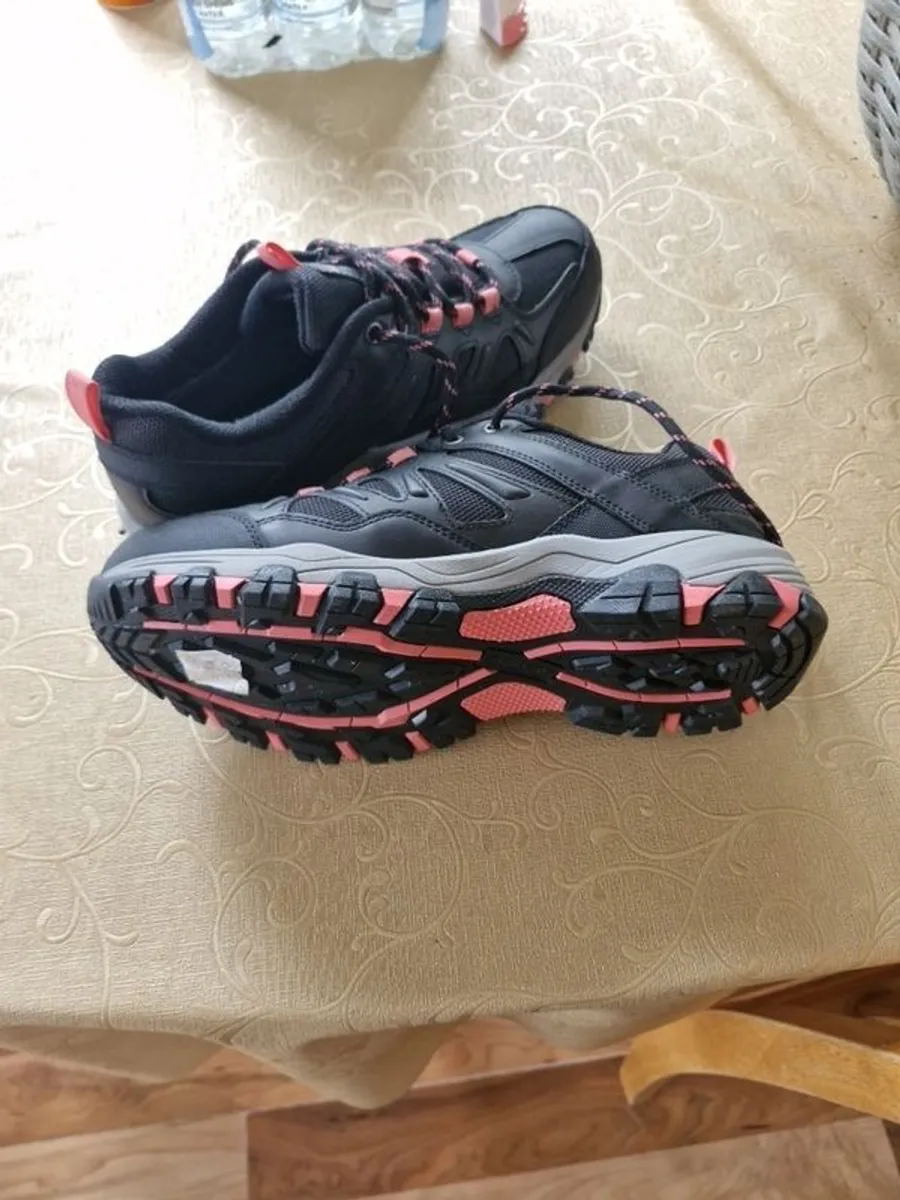 Waterproof skechers - Image 1