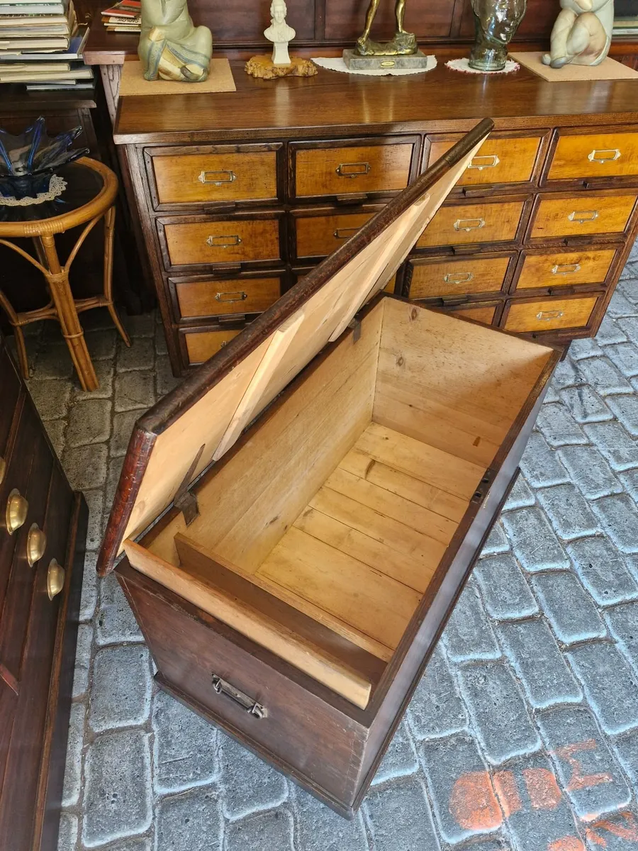Antique trunk - Image 4