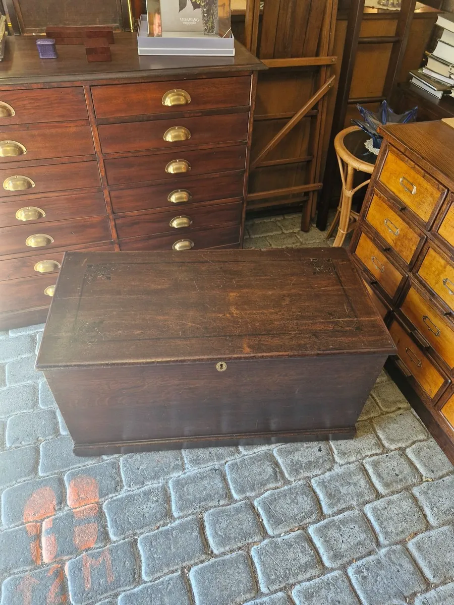 Antique trunk - Image 2