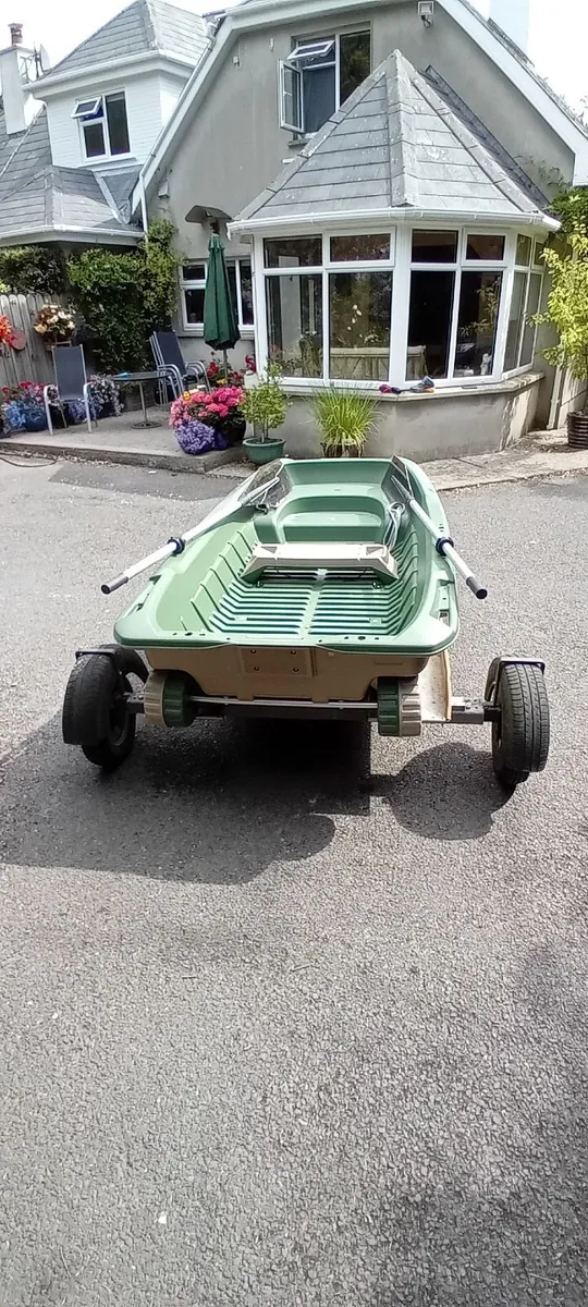 boat and trailer - Image 1