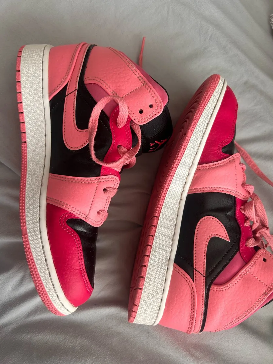 Jordan’s Woman’s - Image 1