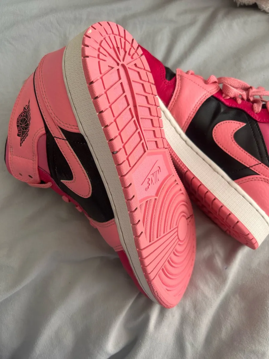 Jordan’s Woman’s - Image 2