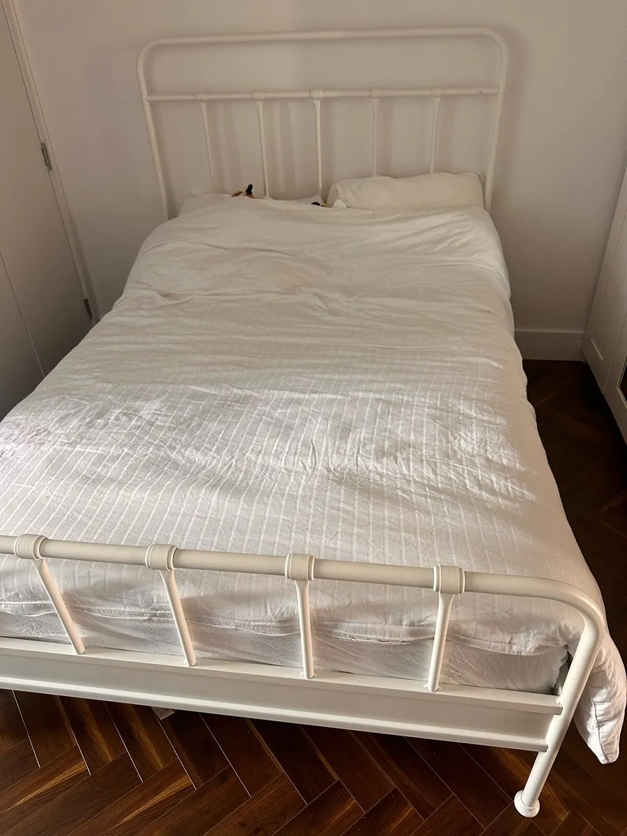 Double bed with mattress
