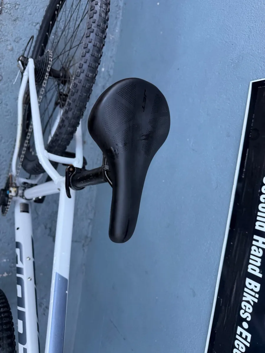 Giant Talon  ❗️Open 7 days of the week ❗️ - Image 4