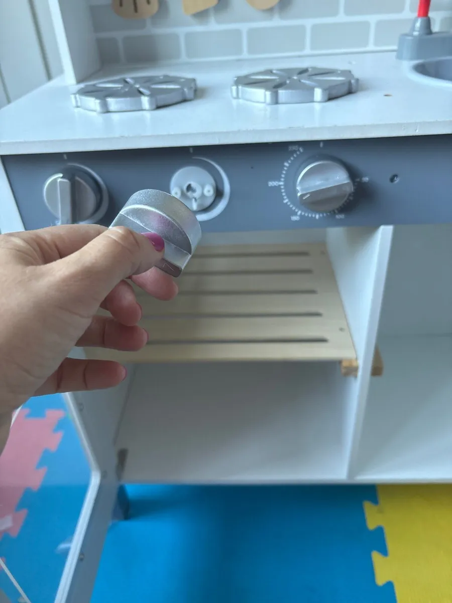 Wooden toy kitchen - Image 4