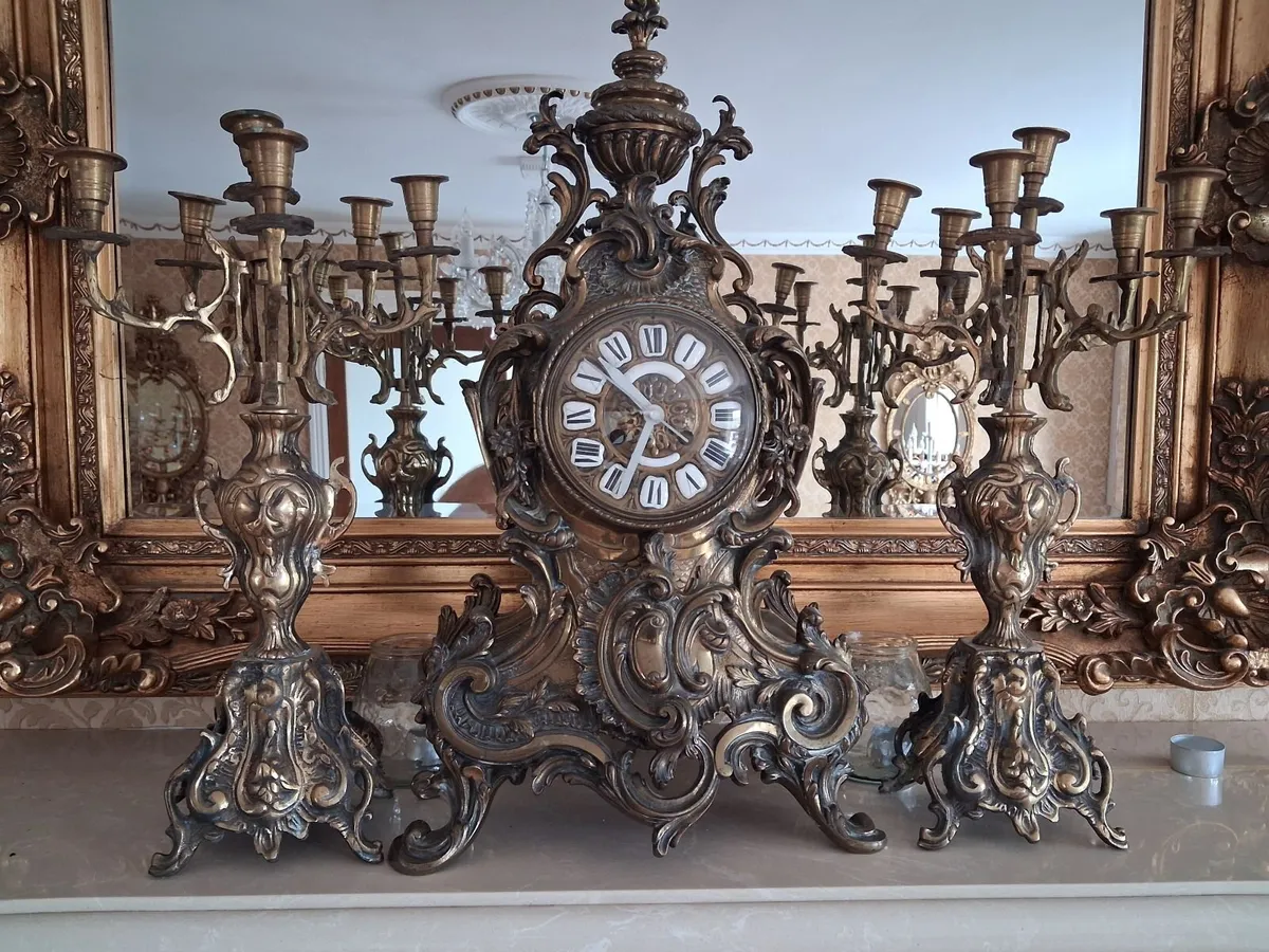 Brass clock set as seen - Image 1