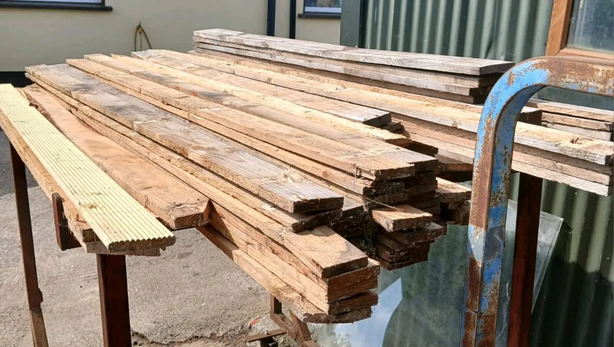 lengths of mixed timber - Image 1