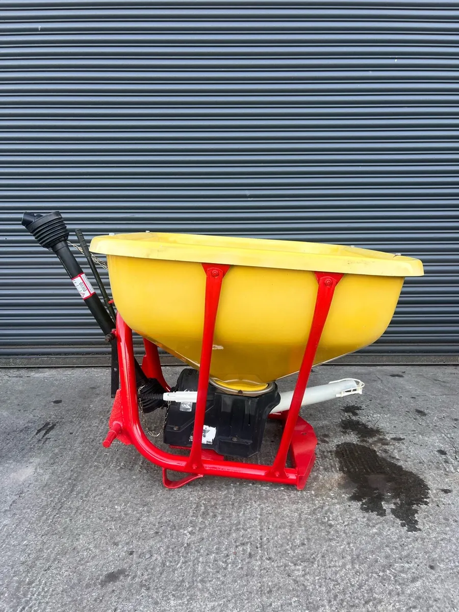 Cosmo Fertiliser Spreader - Image 4