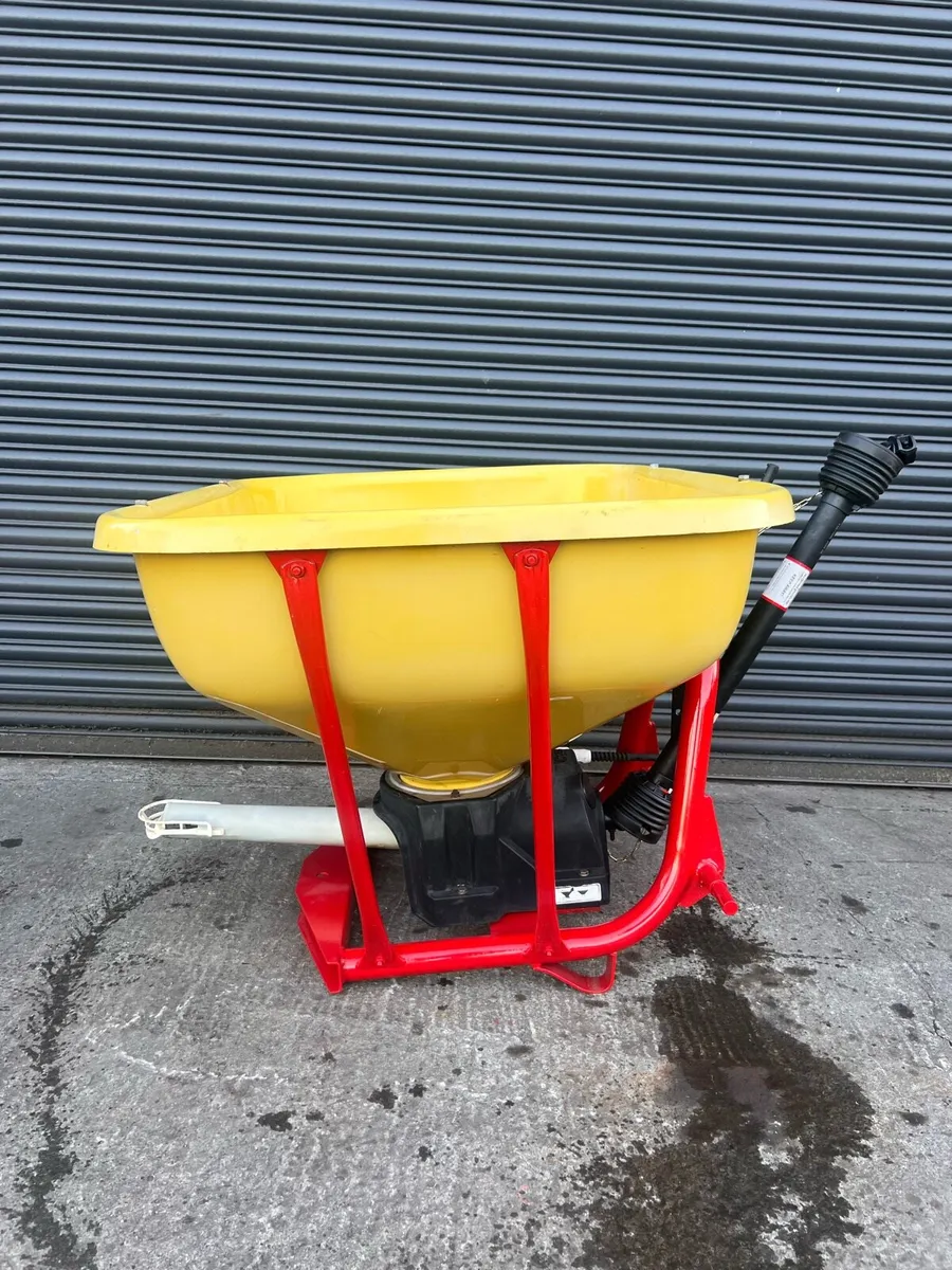 Cosmo Fertiliser Spreader - Image 3