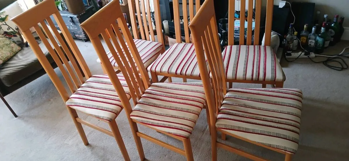 Dining Table and 6 x chairs - Image 3