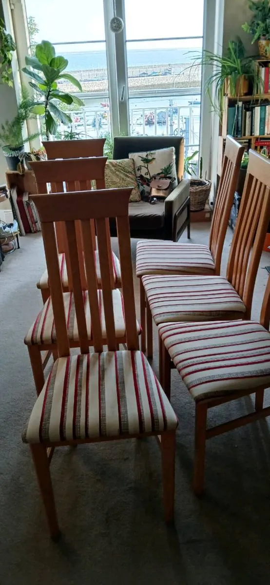 Dining Table and 6 x chairs - Image 4