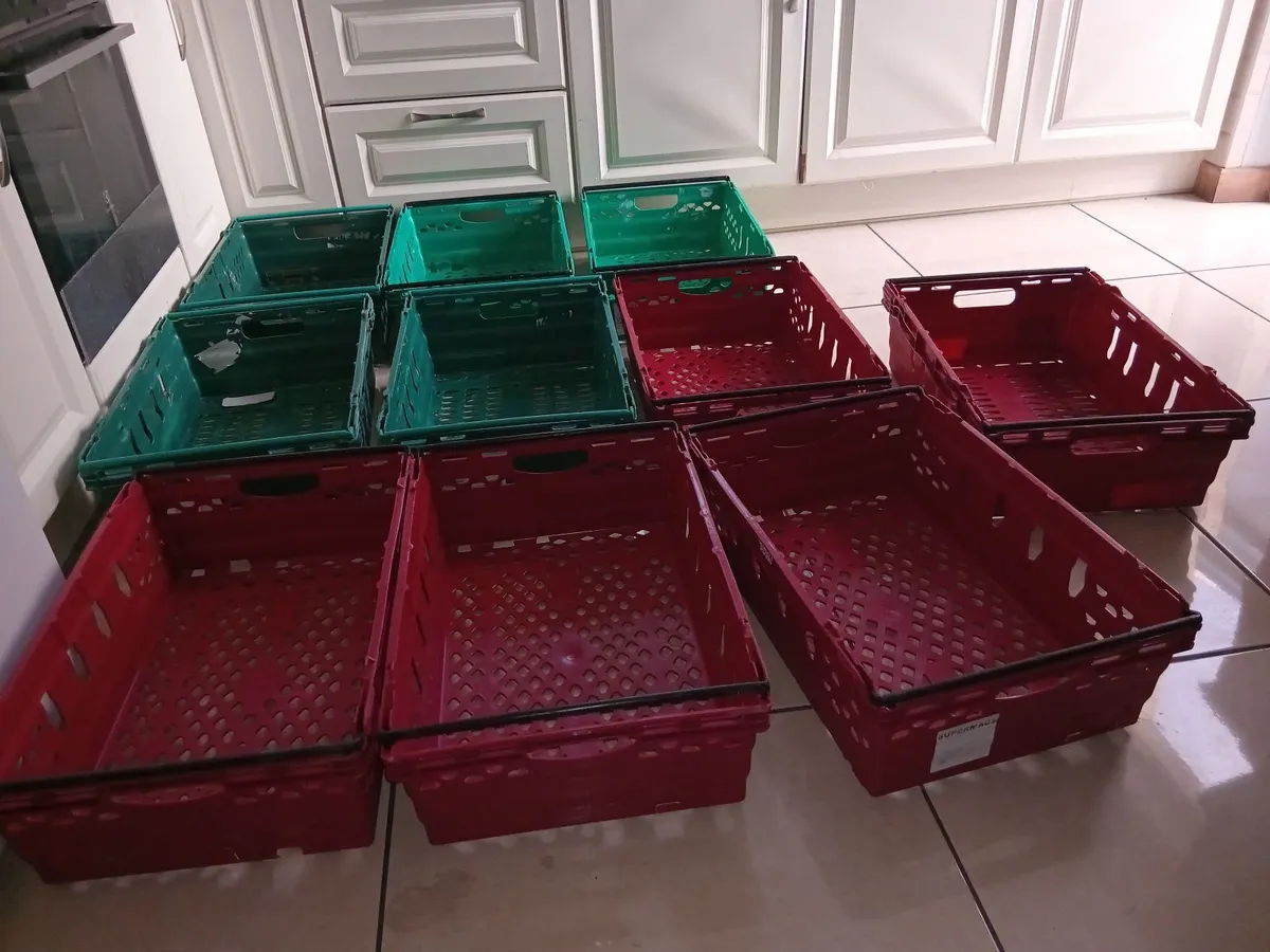 10 CRATES - Image 1