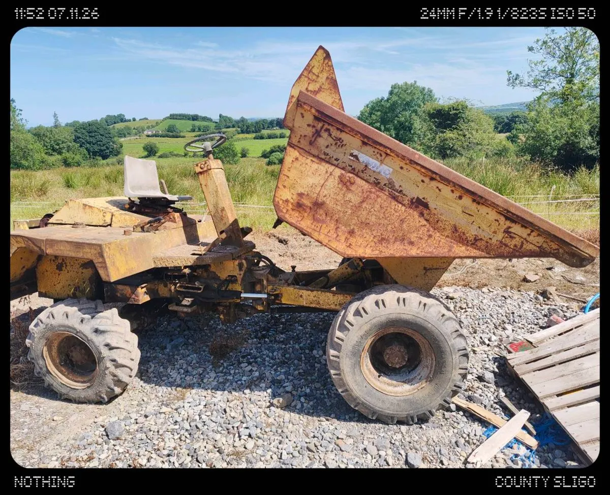Bedford dumper 3 tonne key start - Image 1