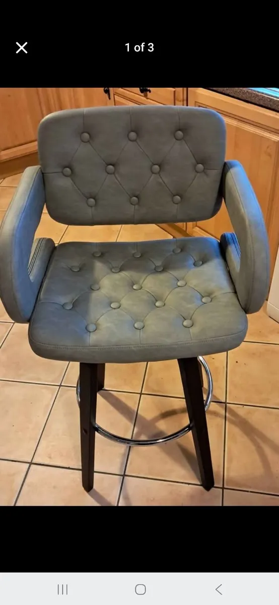 Bar stools x 2 - Image 1