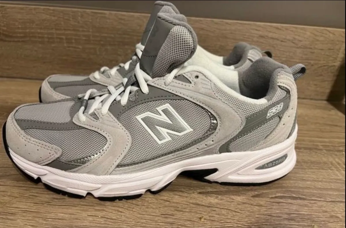 BRAND NEW LADIES NEW BALANCE 530 TRAINERS - Image 4