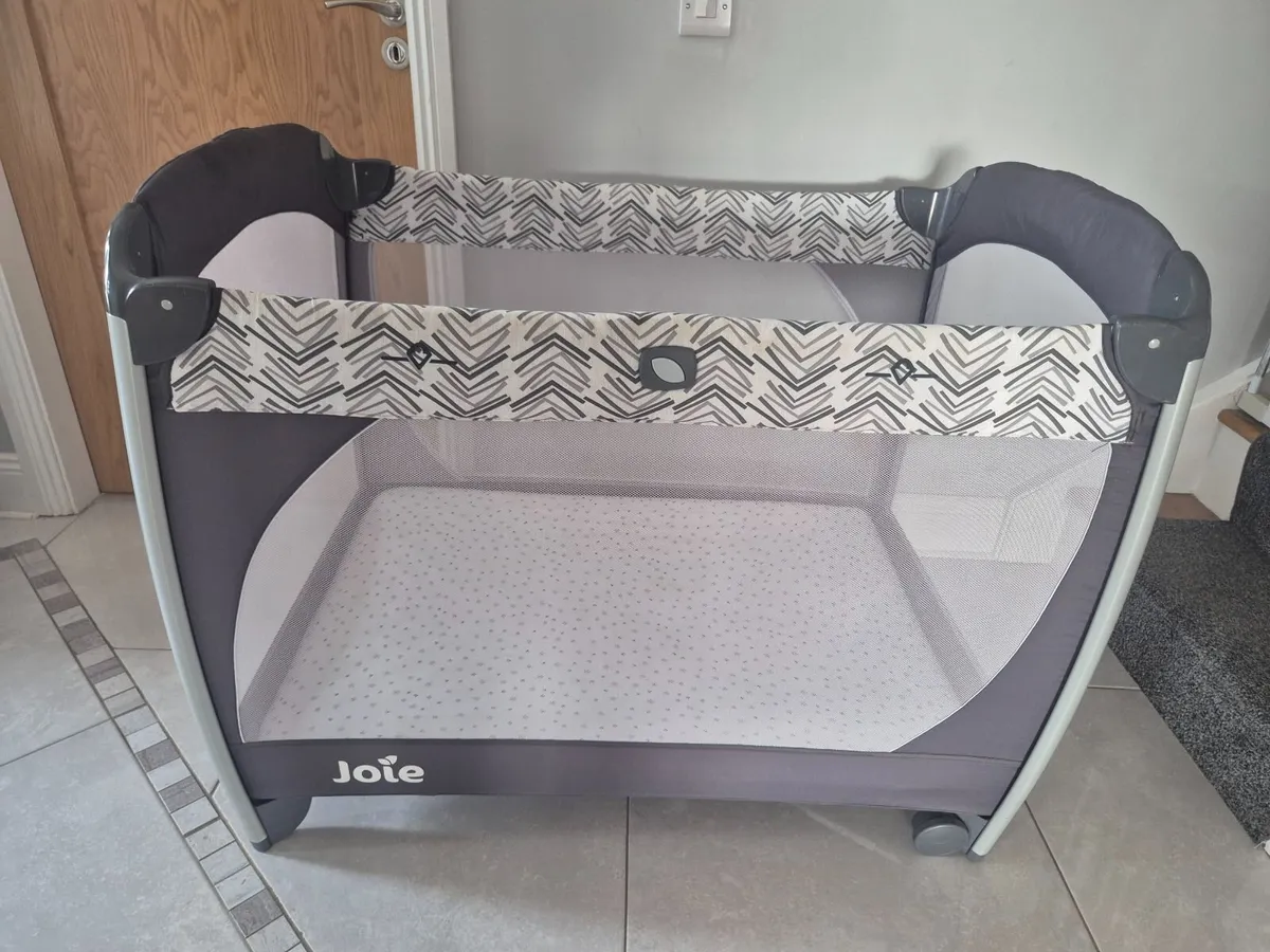Joie travel cot - Image 1