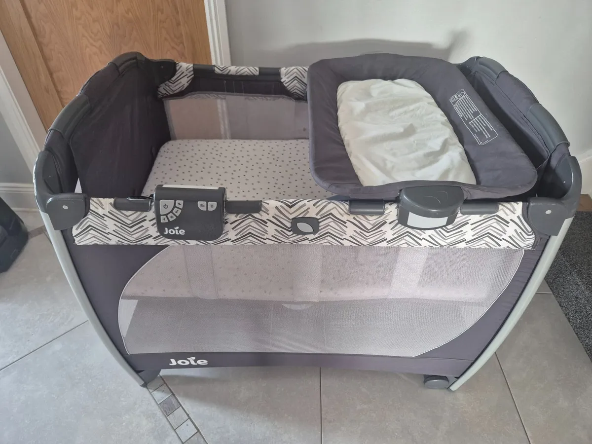 Joie travel cot - Image 3