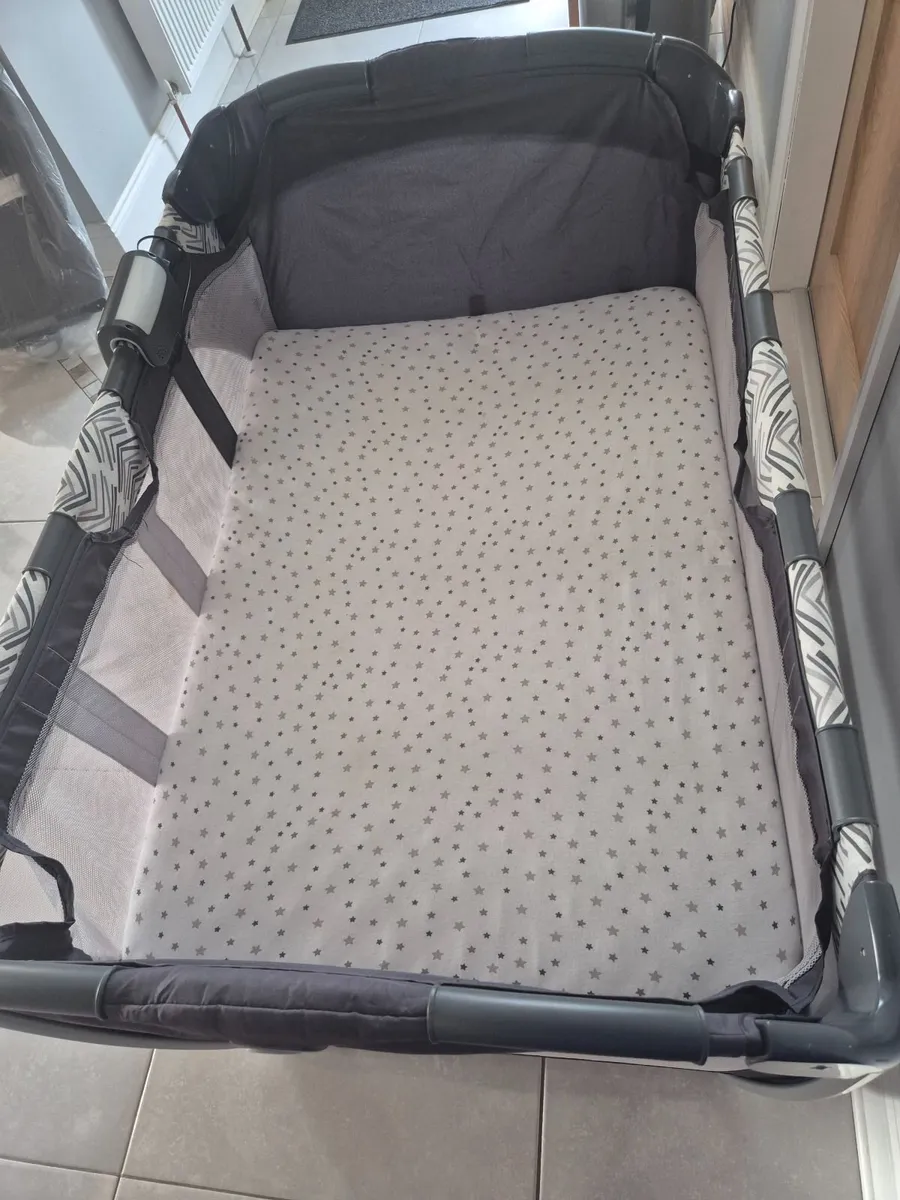 Joie travel cot - Image 4