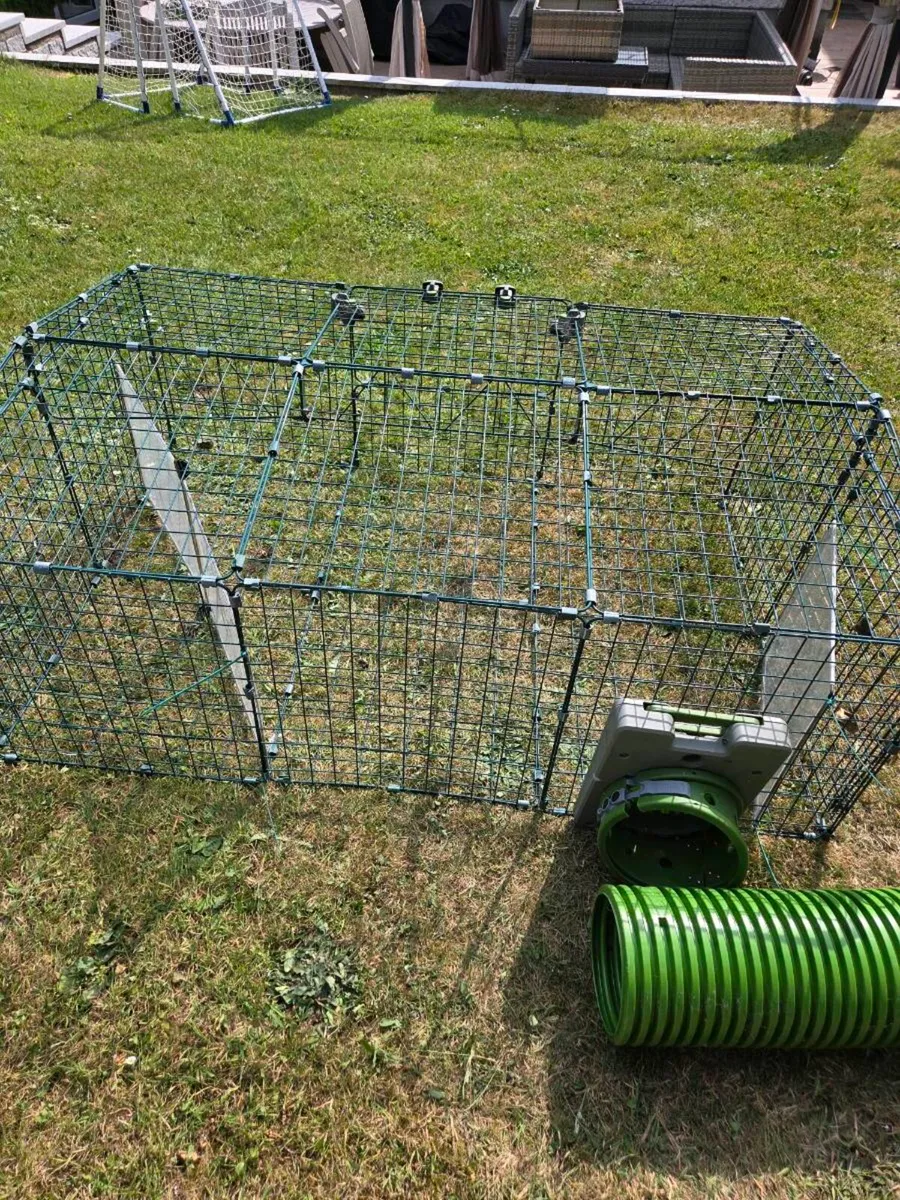 Zippi Rabbit Run & Tunnel & free hutch - Image 1