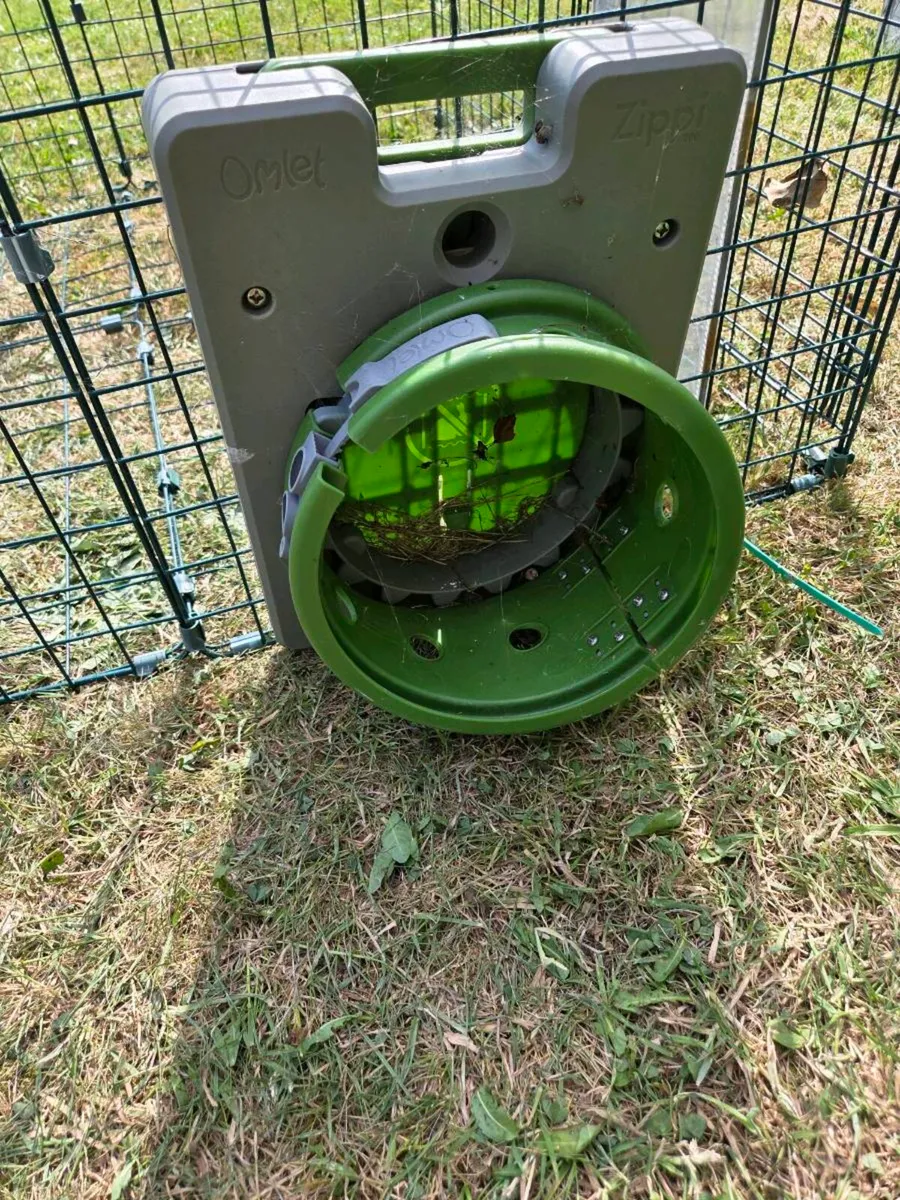 Zippi Rabbit Run & Tunnel & free hutch - Image 2