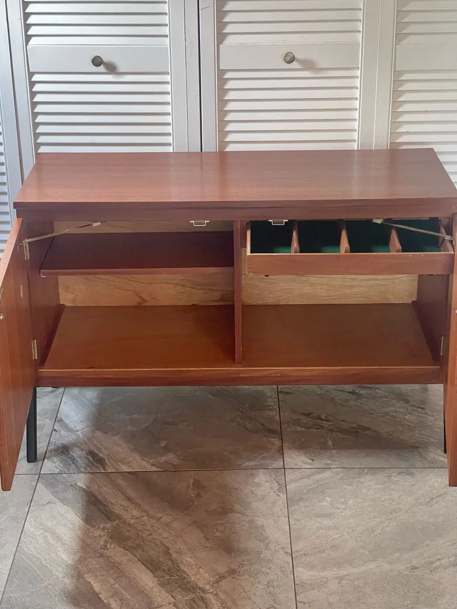 Mid century sideboard - Image 1