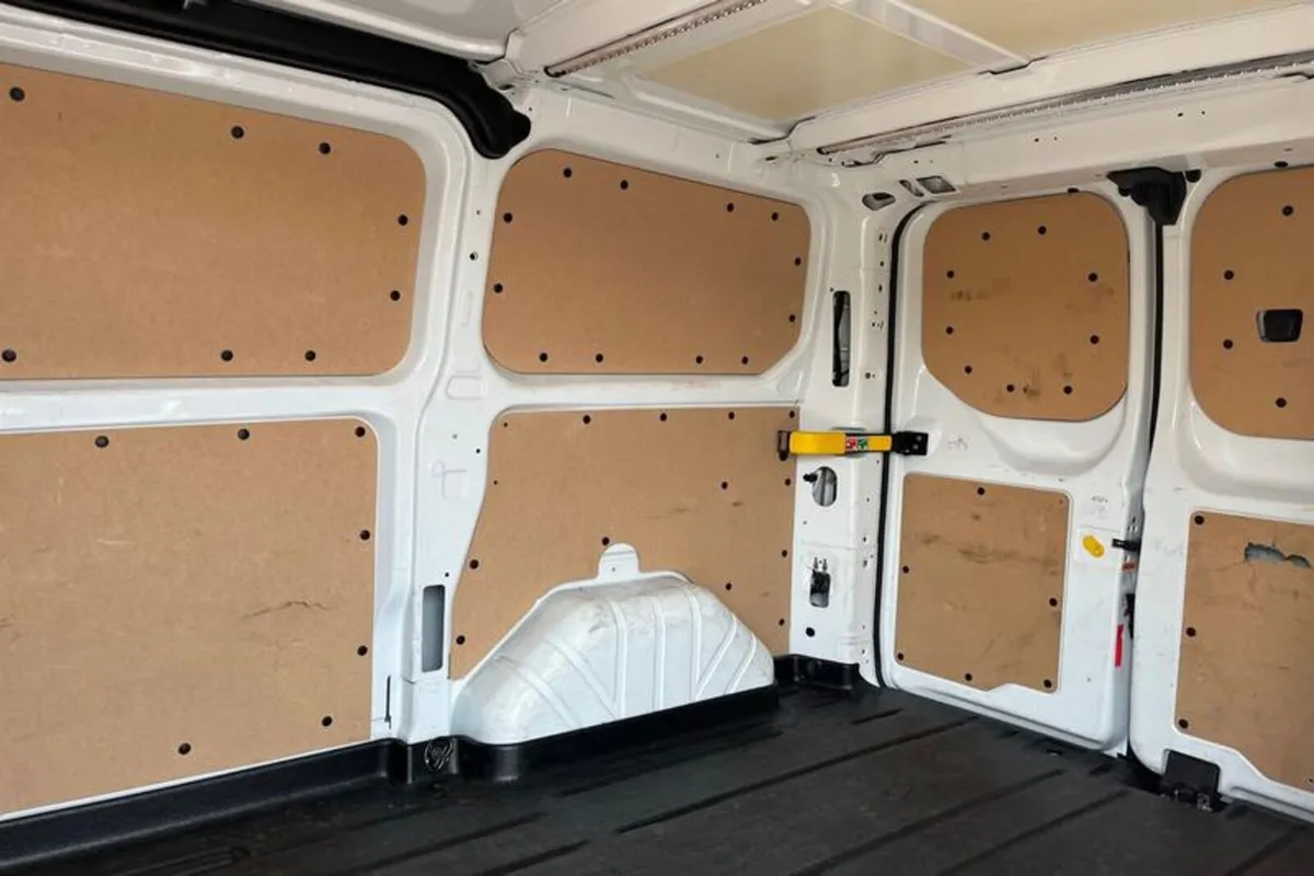 Ford Transit Custom LIMITED - Image 4